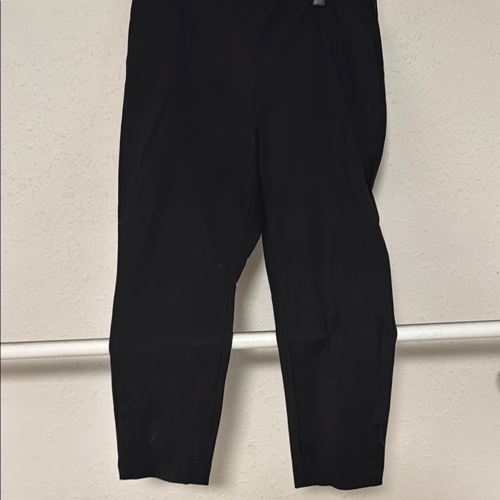 Black Ankle Cropped Pants with Tapered Legs